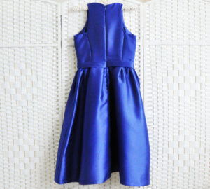 Атласное вечернее платье с ассиметричной юбкой