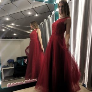 Красное платье в бусинках