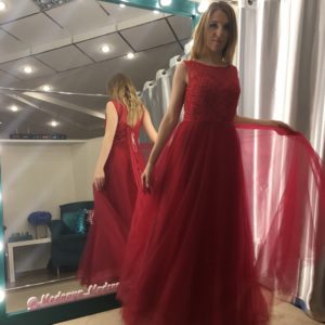 Красное платье в бусинках
