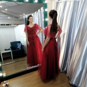 Красное платье с крылишками