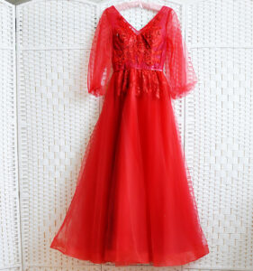 Красное платье в пол с рукавчиками
