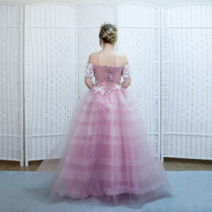 Великолепное платье нежно розового цвета