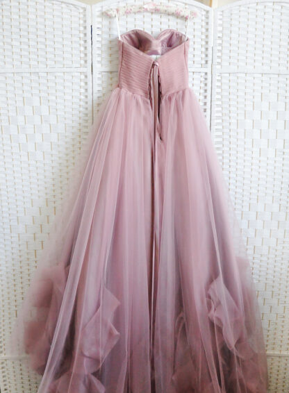Воздушное розовое платье на выпускной