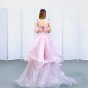 Воздушное зефирно-розовое платье.