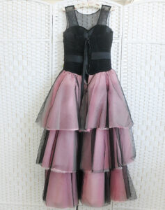 Черно-розовое вечернее платье