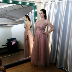 Нежно-розовое платье в пол