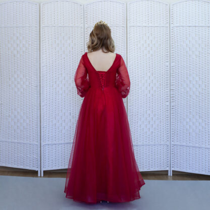 Изящное темно-красное платье в пол с цветочной аппликацией