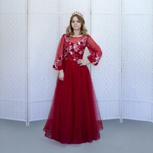 Изящное темно-красное платье в пол с цветочной аппликицией