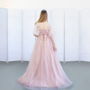 Нежное розовое платье