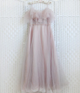 Пудрово-розовое платье на выпускной