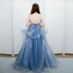 Воздушное серо-голубое платье
