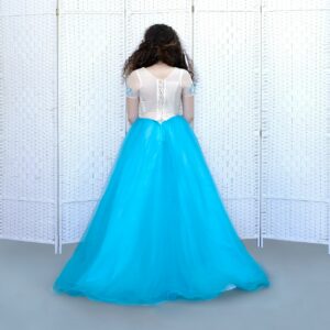 Роскошное пышное голубое платье