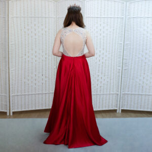 Шикарное красное платье с атласной юбкой