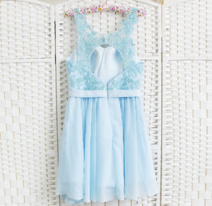 Голубое мини платье