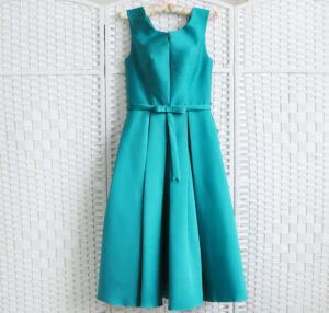 Изумрудное платье миди