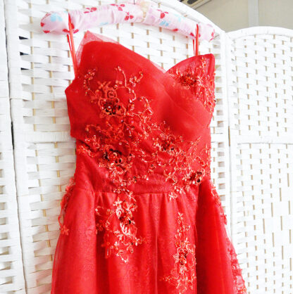 Красное пышное платье в пол