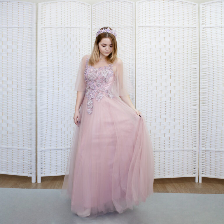 Пепельно-розовое платье на выпускной вечер | Шкатулки для украшений
