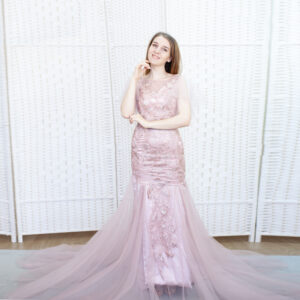 Пыльно-розовое платье русалка