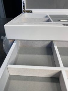 Деревянная шкатулка для украшений с замком, 2 ящика, белая, уценка (Копировать)